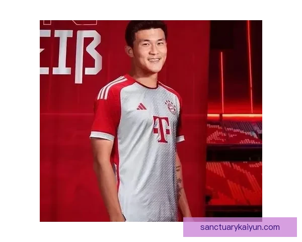 金玟哉德甲冠军贡献：防守稳健助力球队登顶